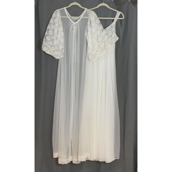 Elegant White Lace Robe Set